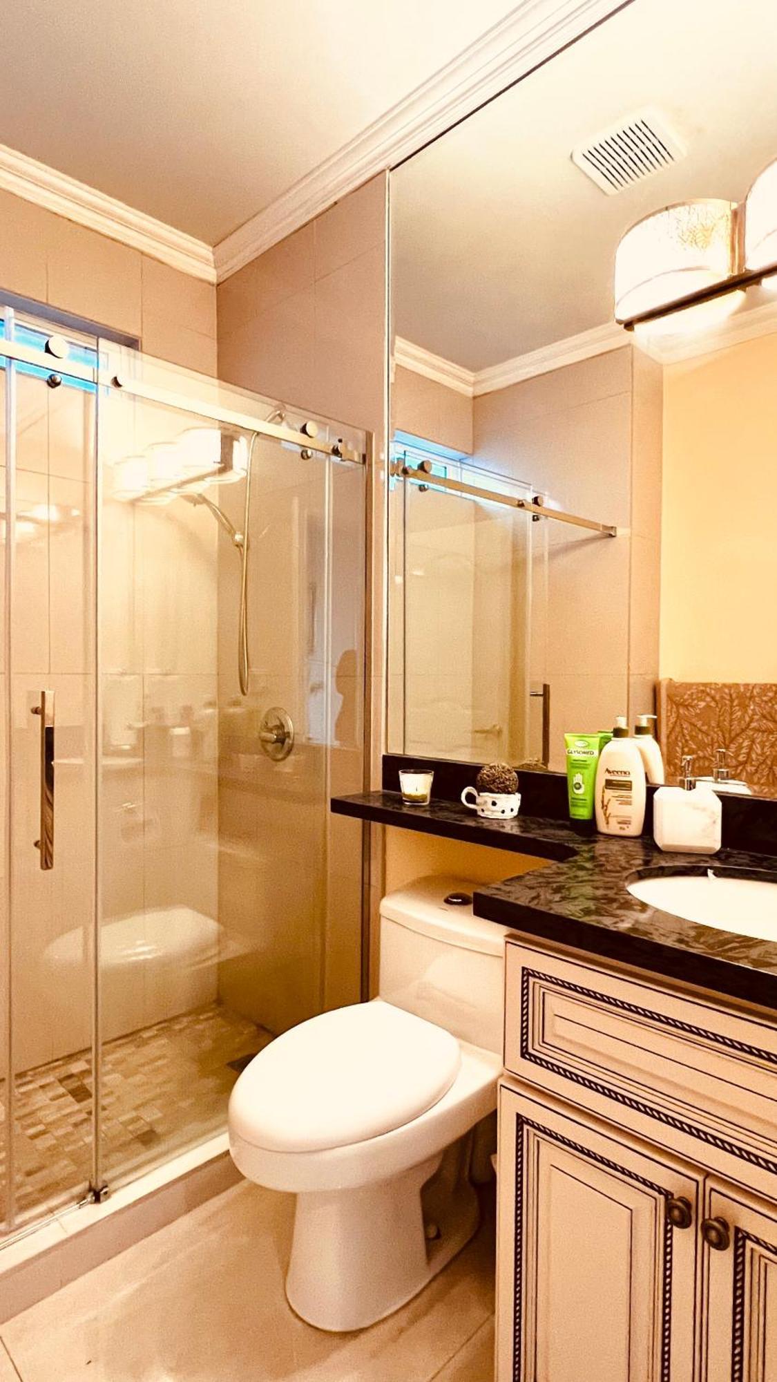 Coze Home In Vancouver Near Yvr Εξωτερικό φωτογραφία